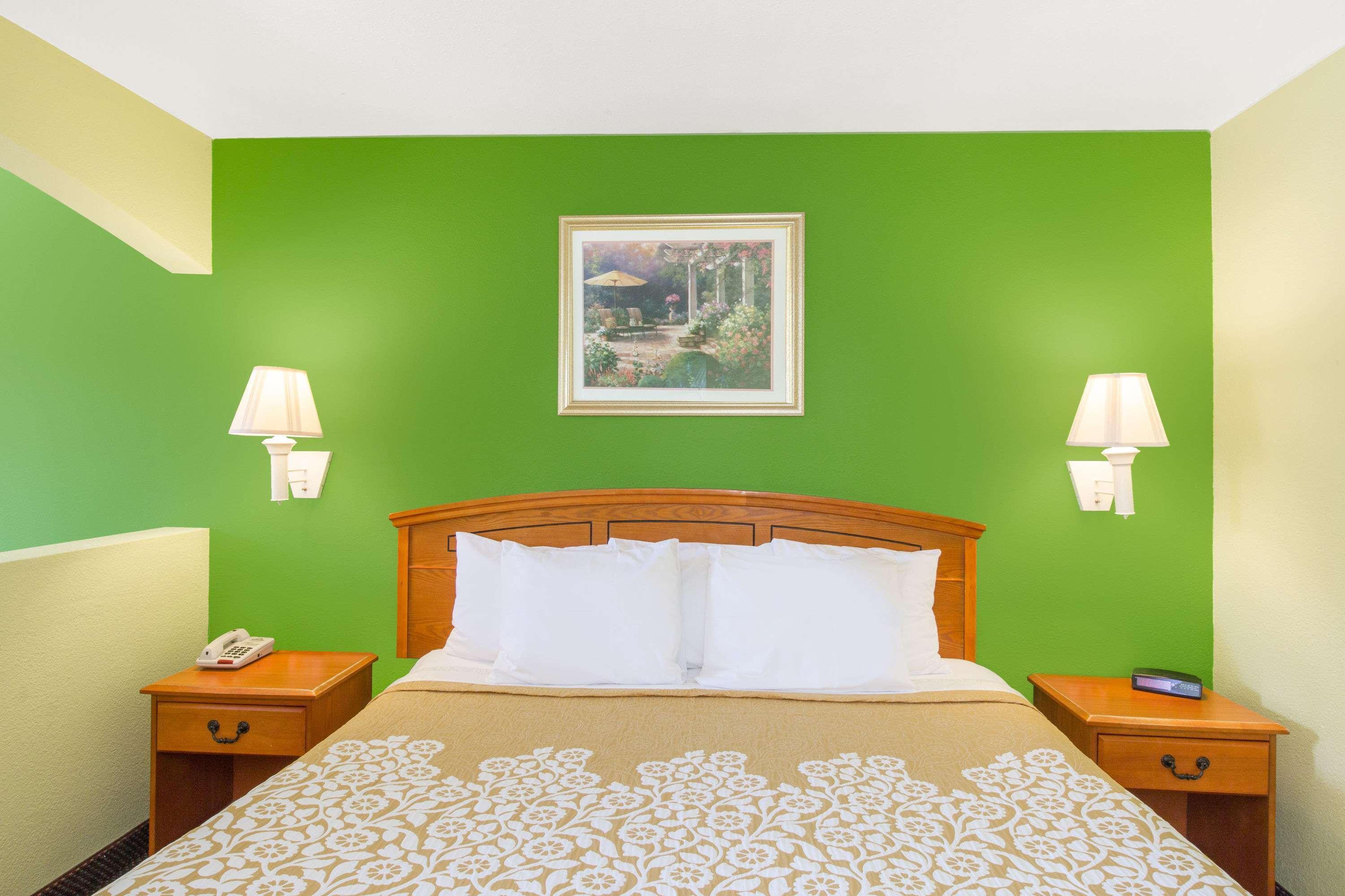 Days Inn By Wyndham Fulton Bagian luar foto