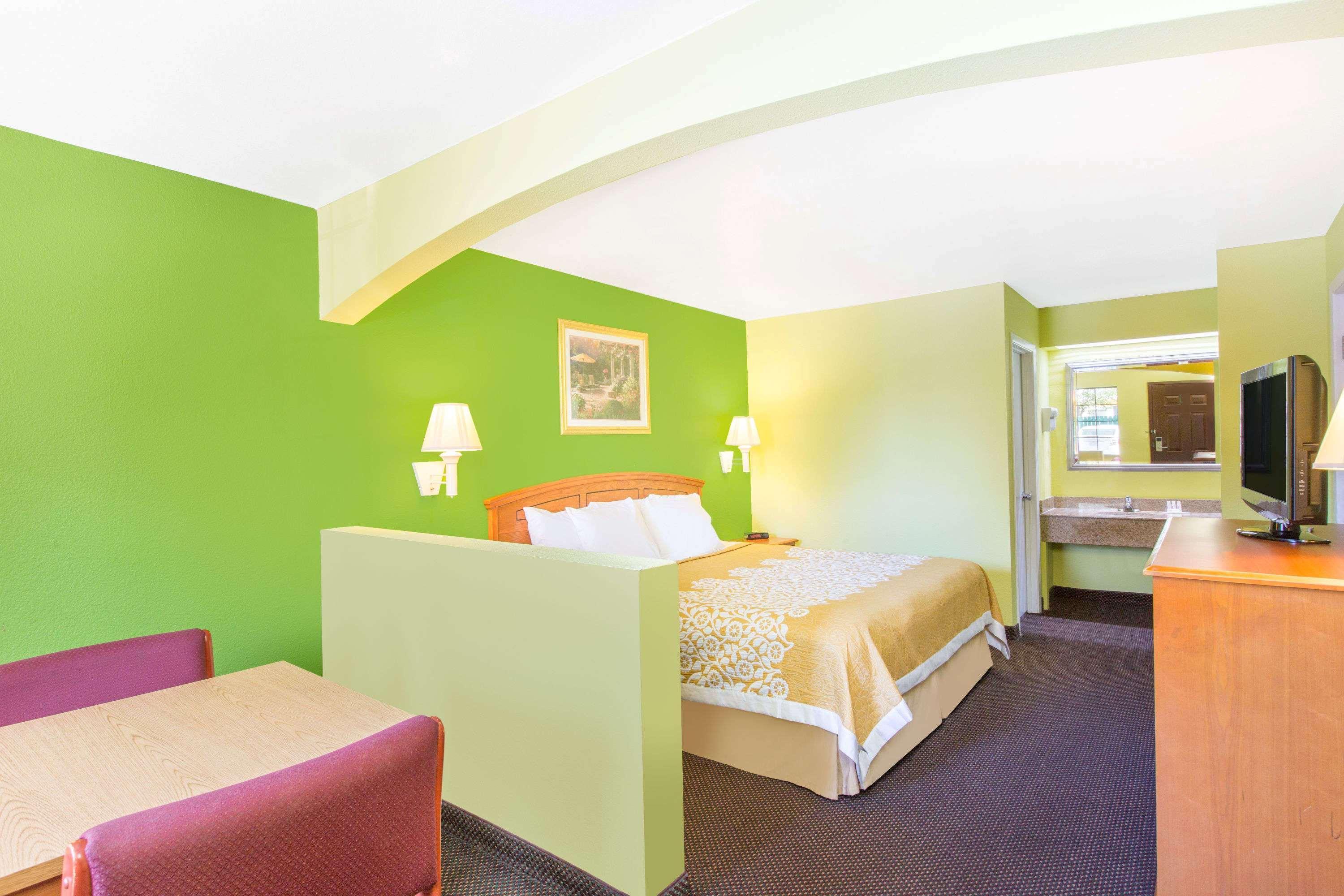 Days Inn By Wyndham Fulton Bagian luar foto