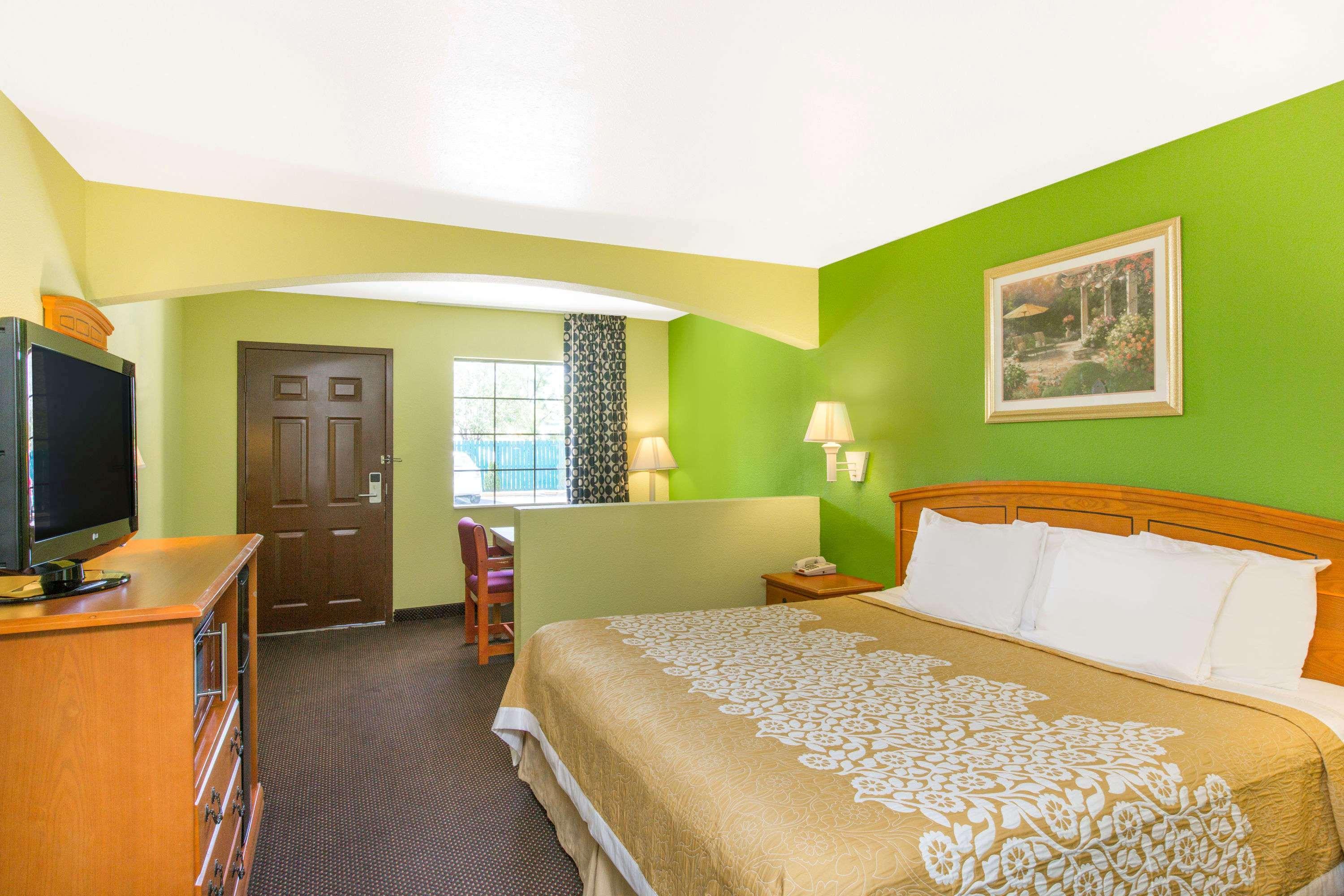 Days Inn By Wyndham Fulton Bagian luar foto