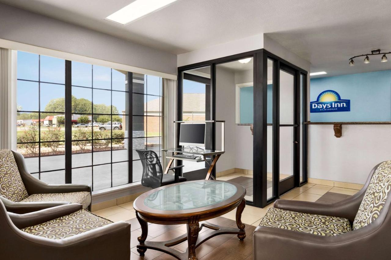 Days Inn By Wyndham Fulton Bagian luar foto