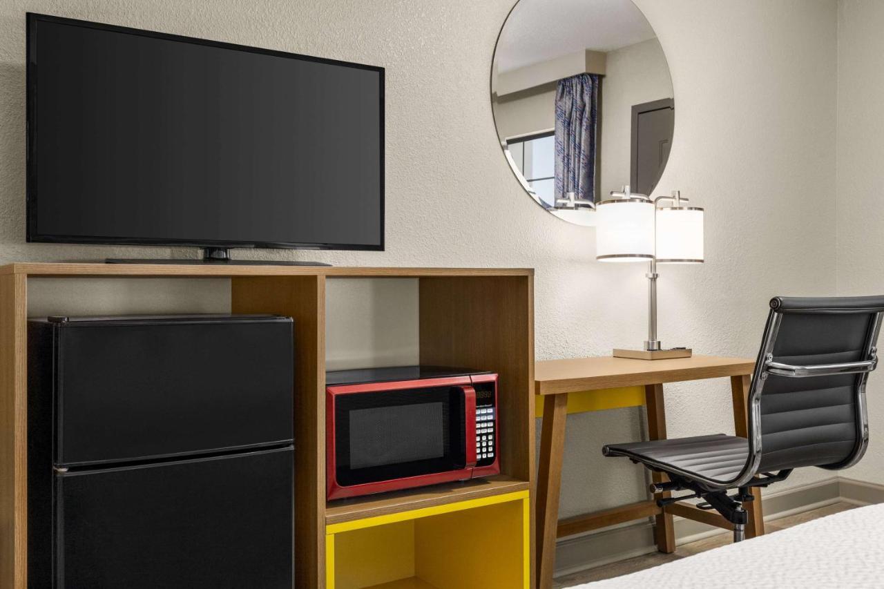 Days Inn By Wyndham Fulton Bagian luar foto