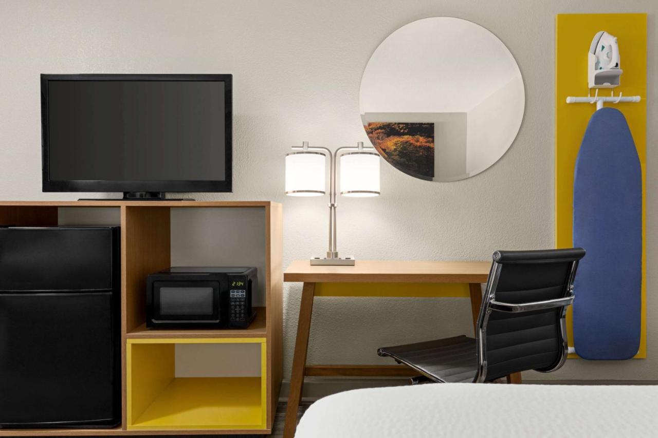 Days Inn By Wyndham Fulton Bagian luar foto